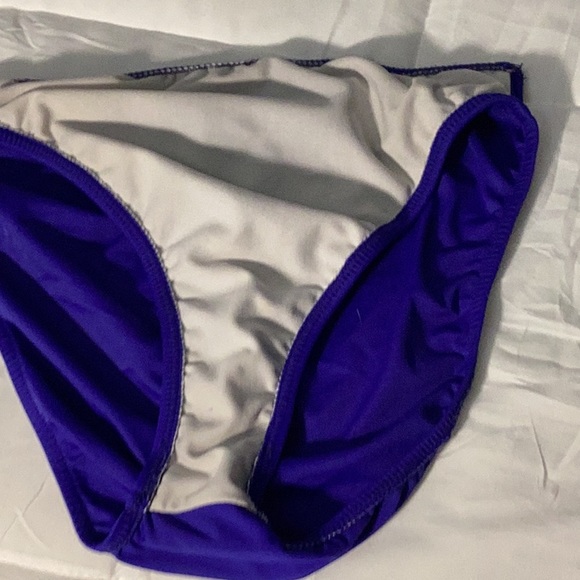 Venus bikini bottom size 8 moderate coverage - Picture 3 of 4